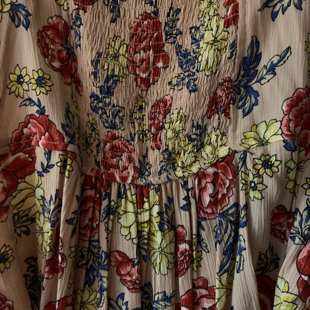 American Rag Floral Top - Picture 8 of 8